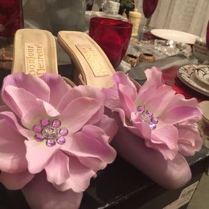 Delightful for Spring and Easter. Minimal wear.